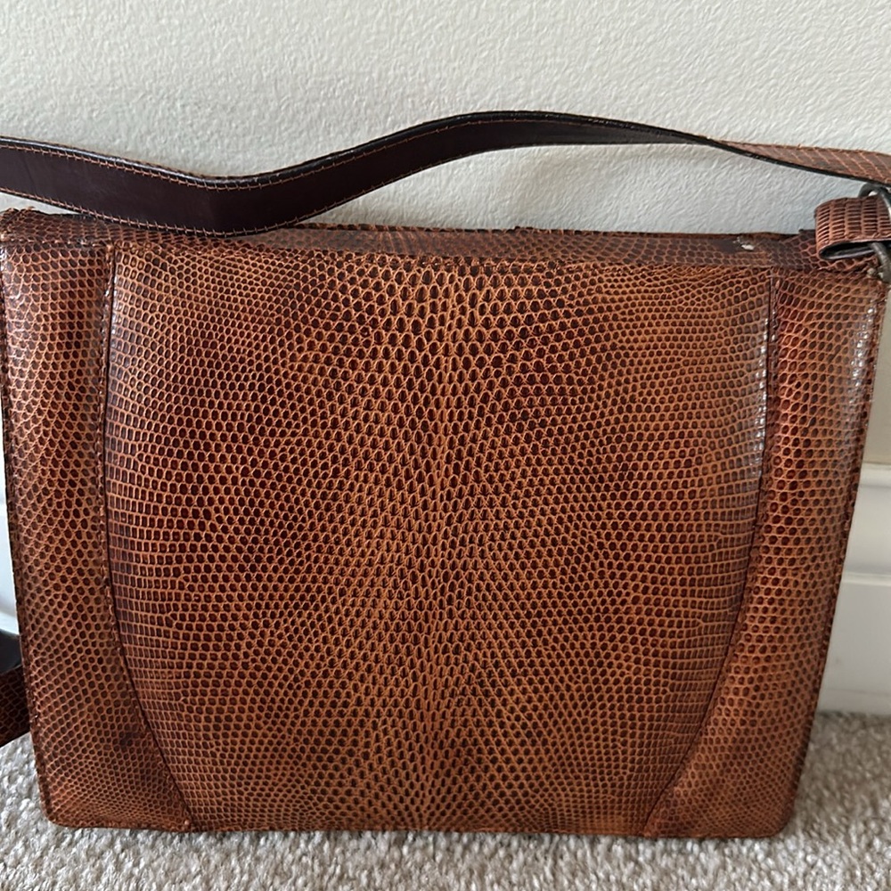 Brown tone leather purse